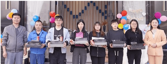 DAAO cosmetics OEM：Happy Work, Happy Lif
