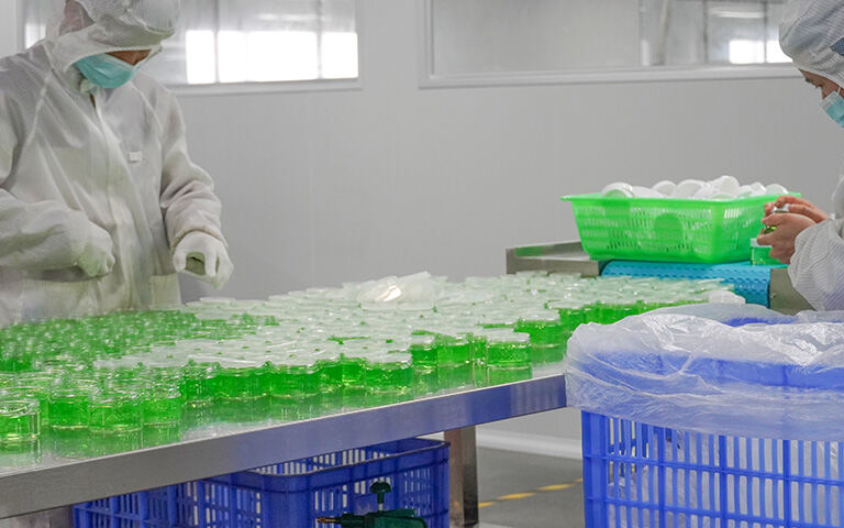 We all know that cosmetics are a mixture made of various raw materials reasonably prepared. The characteristics and quality of cosmetics depend to a large extent on the raw materials. Therefore, choos(pic1) We all know that cosmetics are a mixture made of various raw materials reasonably prepared. The characteristics and quality of cosmetics depend to a large extent on the raw materials. Therefore, choos(pic1)
